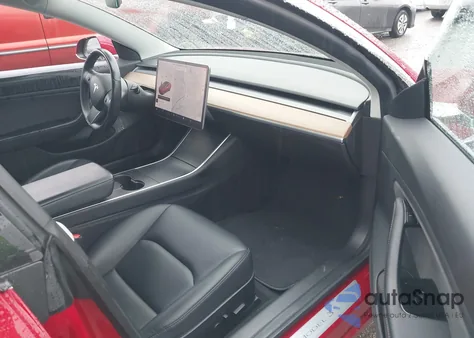 2019 Tesla Model 3 Long Range/Performance z USA, uszkodzony, nr VIN 5YJ3E1EB6KF194469
